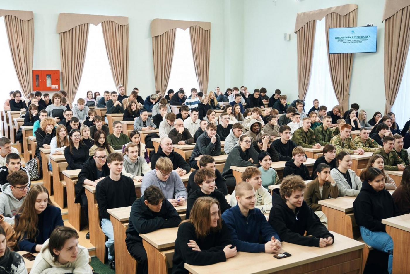 Онлайн и офлайн. В БНТУ состоялся открытый диалог по профилактике правонарушений